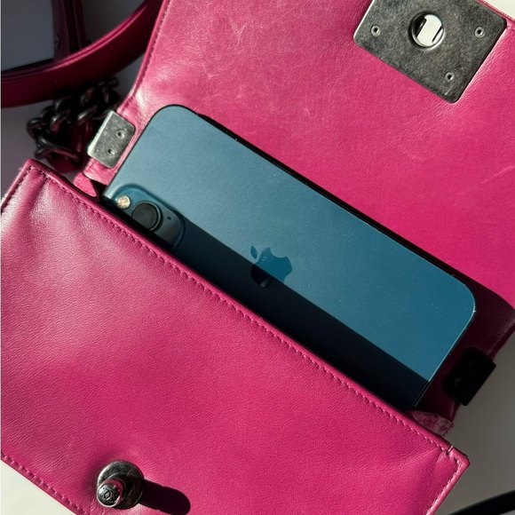 CHANEL BOY VELVET HANDBAG IN PINK - Picture 6 of 16